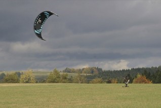 Wild thing se hodí jak pro snowkiting kiteboarding tak i landkiting.