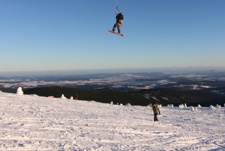 Snowkiting ve vysokých horách.