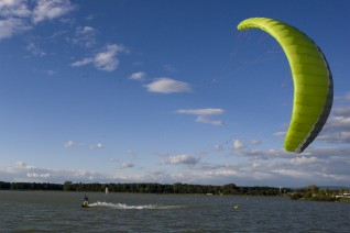 snowkiting a kitesurfing kite